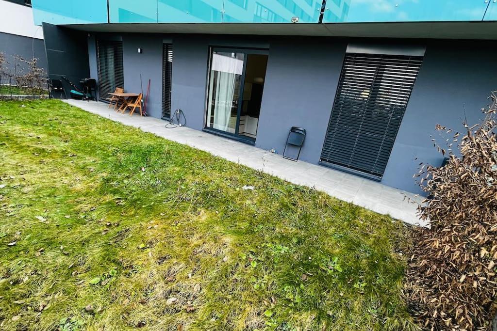 Apartment Holesovice, Garden, Garage ปราก ภายนอก รูปภาพ