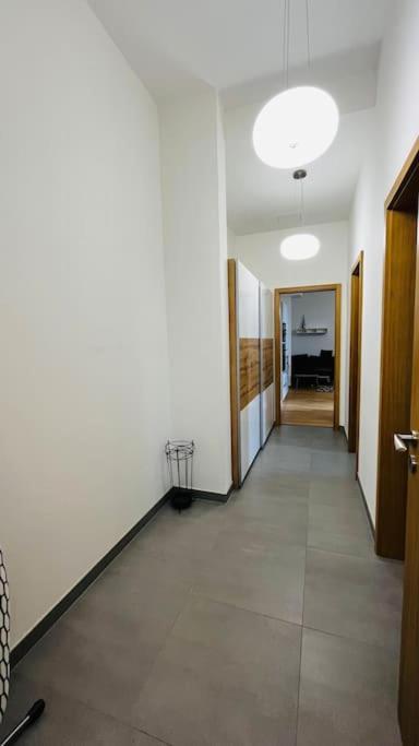 Apartment Holesovice, Garden, Garage ปราก ภายนอก รูปภาพ