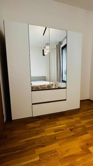 Apartment Holesovice, Garden, Garage ปราก ภายนอก รูปภาพ