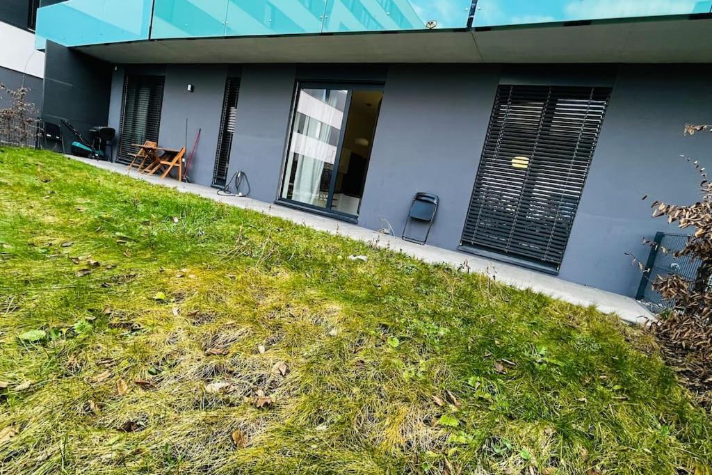 Apartment Holesovice, Garden, Garage ปราก ภายนอก รูปภาพ